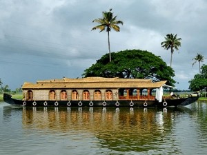 Kumarakom-hotel-houseboat-packages